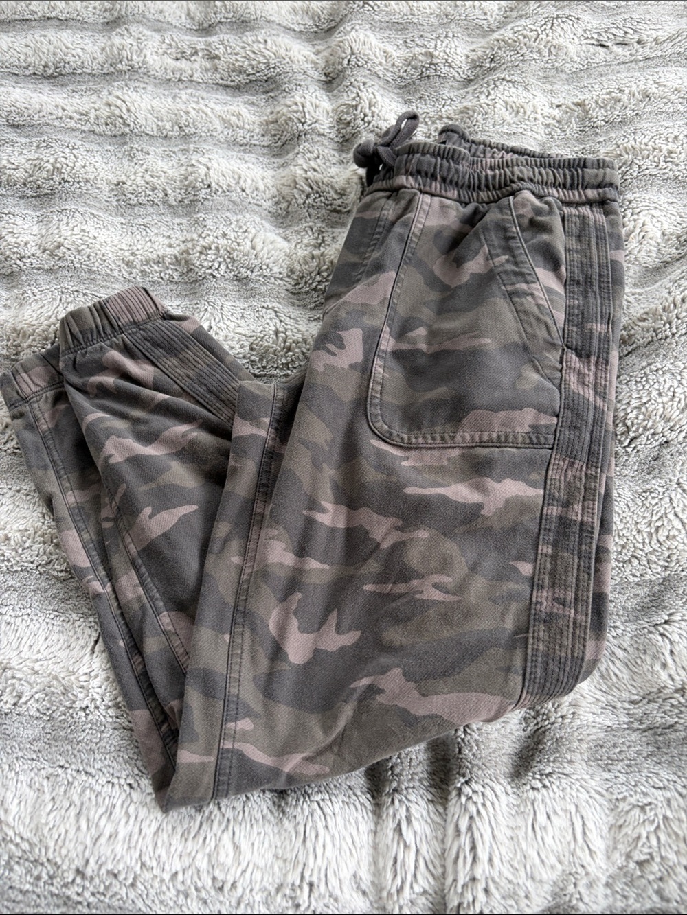 Athleta Women's Camo Farallon Joggers Olive & Taupe
